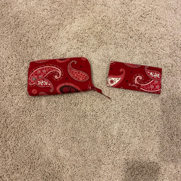 Vera Bradley zip around wallet and checkbook cover - Picture 3 of 3